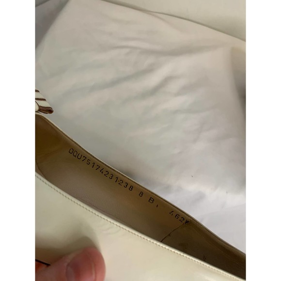 Salvatore Ferragamo | Vintage 80s Tan and Brown Spectator Pump Size 8B - Picture 11 of 13